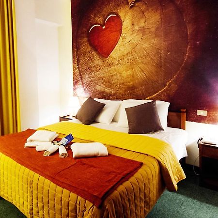 פרוזינונה Hotel Palombella & Restaurant מראה חיצוני תמונה