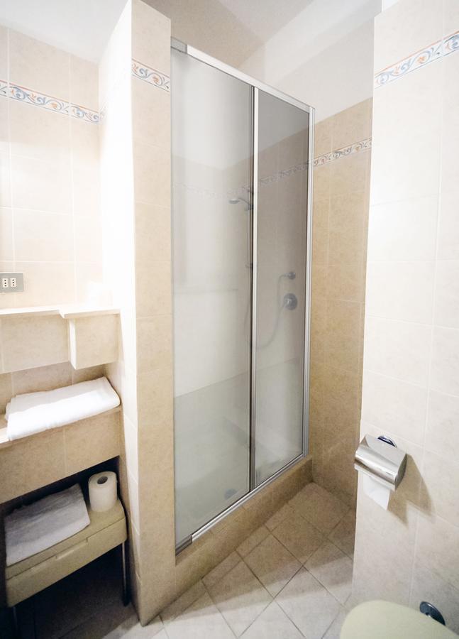 פרוזינונה Hotel Palombella & Restaurant מראה חיצוני תמונה