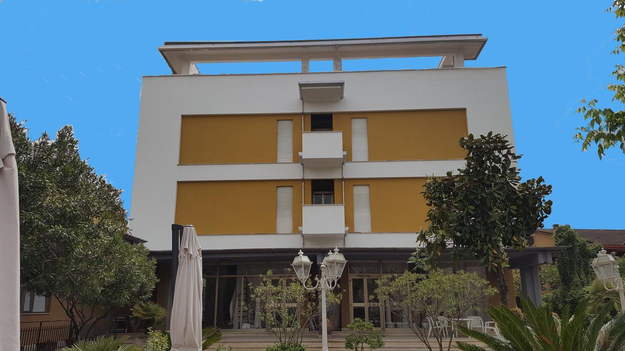 פרוזינונה Hotel Palombella & Restaurant מראה חיצוני תמונה